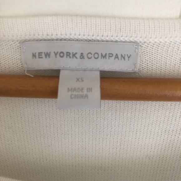 Black and White Sweater - Picture 3 of 4